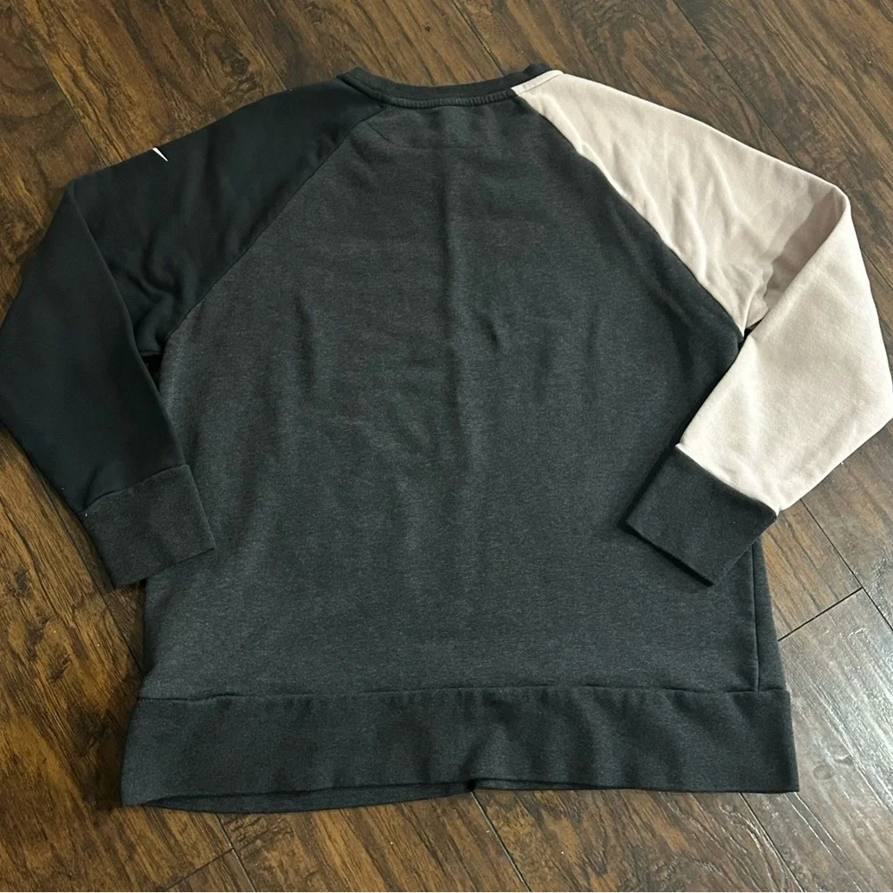 Women’s Nike dri fit Black and‎ Gray Crewneck Sweater large